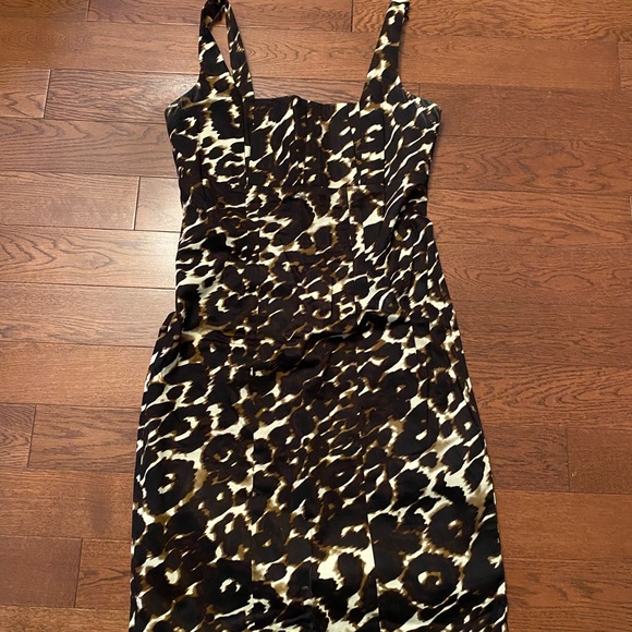 Robe - Picture 2 of 2